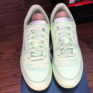 ARITZIA EMPLOYEE EXCLUSIVE REEBOK CLASSIC